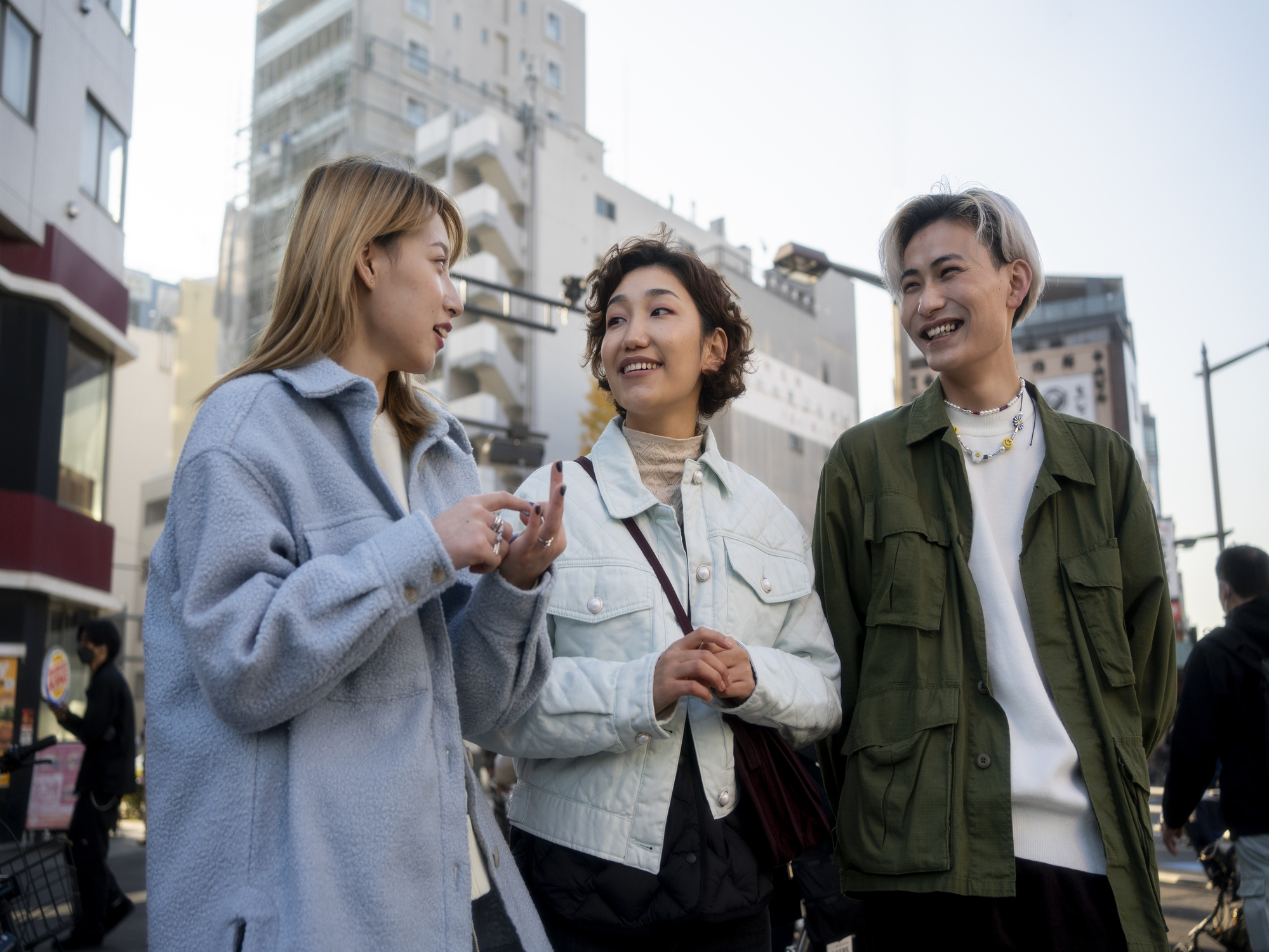 best-friends-hanging-out-outdoors (1)